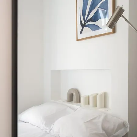 Cosy 1br, Newly Renovated - | By Airnest Daire *